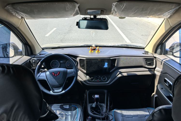 Used Wuling Hongguang V 2022 1.5L Jingqu Edition Electric-Assist LAR Interior 3