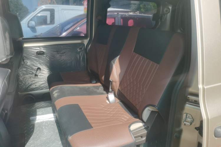Used Wuling Hongguang V 2022 1.5L Jingqu Version Hydraulic Power Steering LAR Interior 4