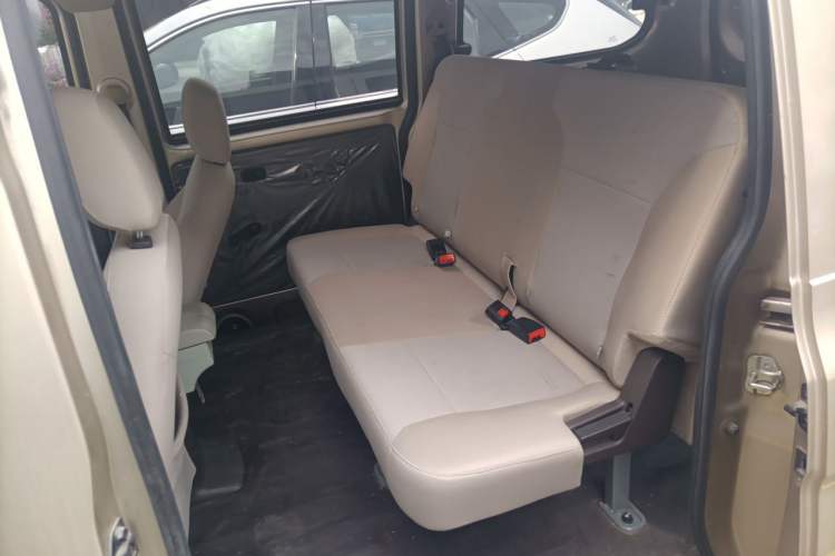 Used Wuling Hongguang V 2022 1.5L Jingqu Edition Electric-Assist LAR Interior 4