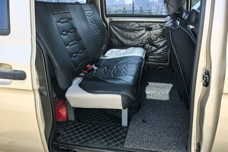 Used Wuling Hongguang V 2022 1.5L Jingqu Edition Electric-Assist LAR Interior 6