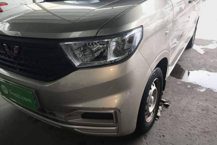 Used Wuling Hongguang V 2022 1.5L Jingqu Edition Enclosed-Window Vehicle with Hydraulic Power Steering LAR Left Front Headlight