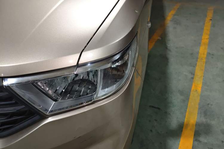 Used Wuling Hongguang V 2022 1.5L Jingqu Edition Enclosed-Window Vehicle with Electric Power Steering LAR Left Front Headlight