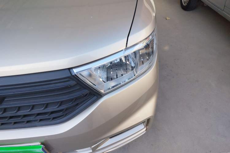 Used Wuling Hongguang V 2022 1.5L Jingqu Edition Enclosed-Window Vehicle with Electric Power Steering LAR Left Front Headlight