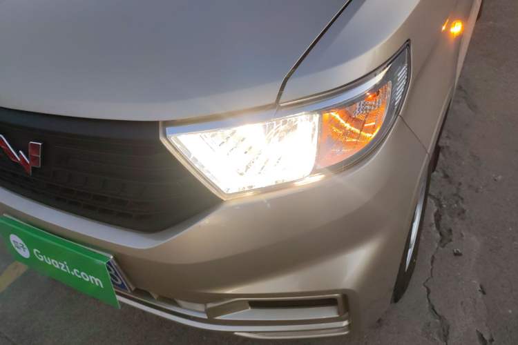 Used Wuling Hongguang V 2022 1.5L Jingqu Edition Electric-Assist LAR Left Front Headlight