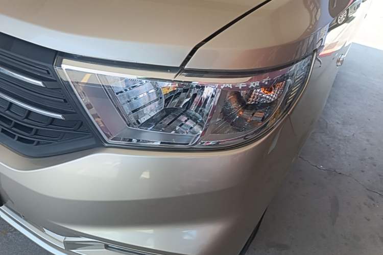 Used Wuling Hongguang V 2022 1.5L Enjoy Edition Hydraulic Power Steering LAR Left Front Headlight