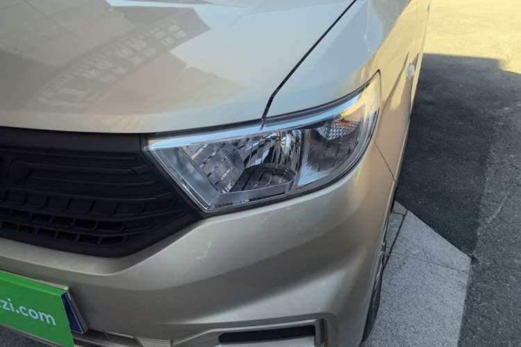Used Wuling Hongguang V 2022 1.5L Jingqu Edition Electric-Assist LAR Left Front Headlight