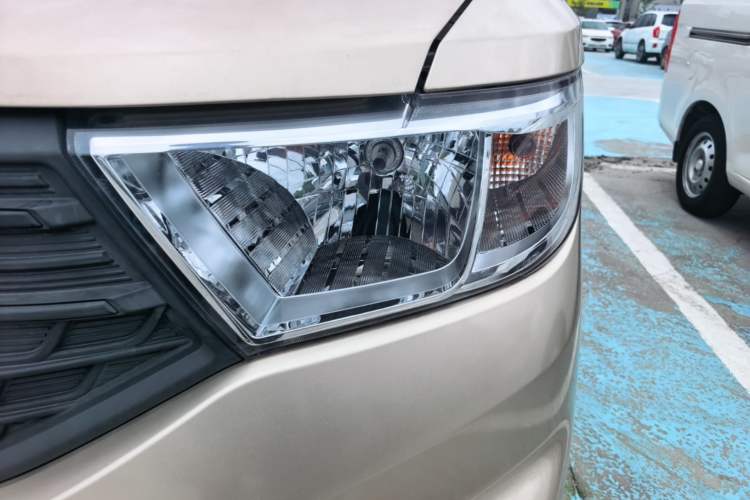 Used Wuling Hongguang V 2022 1.5L Jingqu Edition Electric-Assist LAR Left Front Headlight