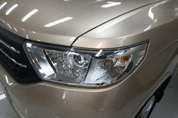 Used Wuling Hongguang V 2022 1.5L Enjoy Edition Electric-Powered LAR Left Front Headlight