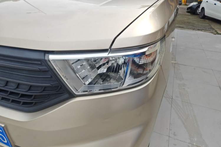 Used Wuling Hongguang V 2022 1.5L Jingqu Edition Electric-Assist LAR Left Front Headlight