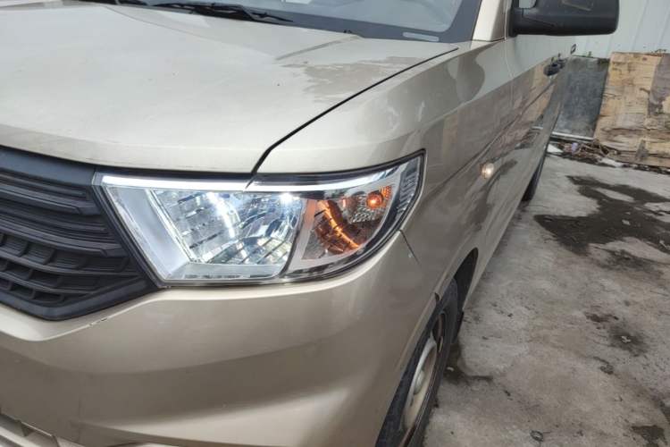 Used Wuling Hongguang V 2022 1.5L Jingqu Version Hydraulic Power Steering LAR Left Front Headlight