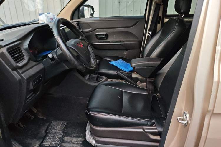 Used Wuling Hongguang V 2022 1.5L Jingqu Edition Electric-Assist LAR Left Front Seat