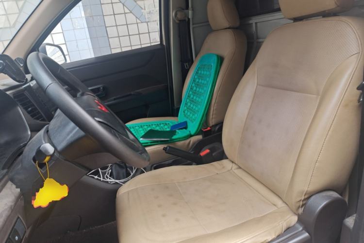 Used Wuling Hongguang V 2022 1.5L Jingqu Edition Enclosed-Window Vehicle with Hydraulic Power Steering LAR Left Front Seat
