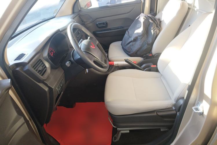 Used Wuling Hongguang V 2022 1.5L Jingqu Edition Enclosed-Window Vehicle with Electric Power Steering LAR Left Front Seat