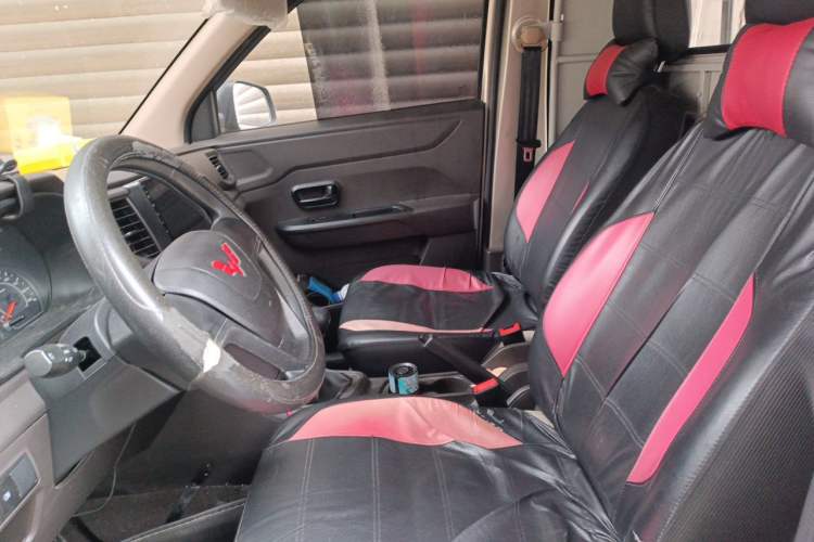 Used Wuling Hongguang V 2022 1.5L Jingqu Edition Enclosed-Window Vehicle with Hydraulic Power Steering LAR Left Front Seat