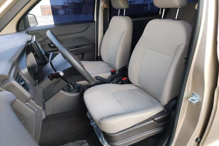 Used Wuling Hongguang V 2022 1.5L Jingqu Edition Electric-Assist LAR Left Front Seat