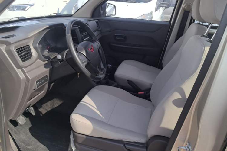 Used Wuling Hongguang V 2022 1.5L Jingqu Edition Electric-Assist LAR Left Front Seat
