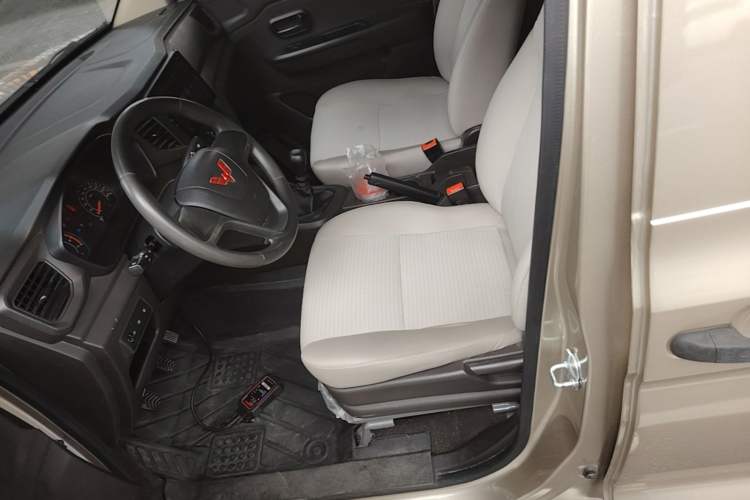Used Wuling Hongguang V 2022 1.5L Jingqu Edition Electric-Assist LAR Left Front Seat