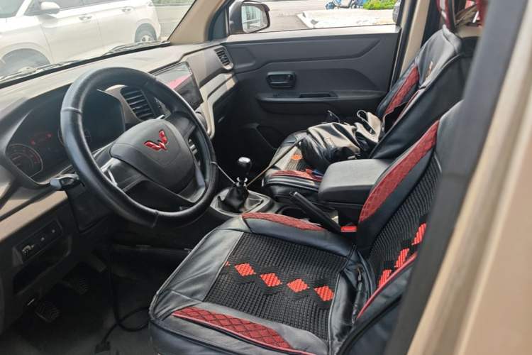 Used Wuling Hongguang V 2022 1.5L Jingqu Version Hydraulic Power Steering LAR Left Front Seat