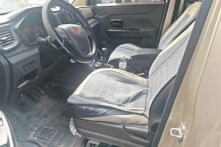 Used Wuling Hongguang V 2022 1.5L Jingqu Version Hydraulic Power Steering LAR Left Front Seat
