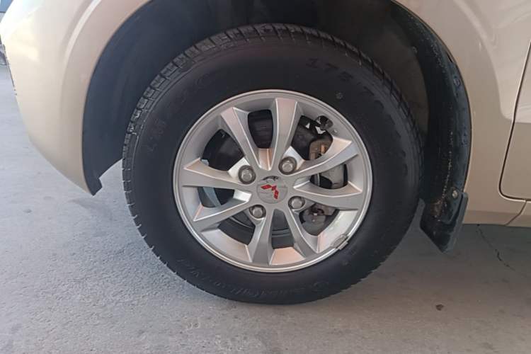 Used Wuling Hongguang V 2022 1.5L Enjoy Edition Hydraulic Power Steering LAR Left Front Wheel Hub