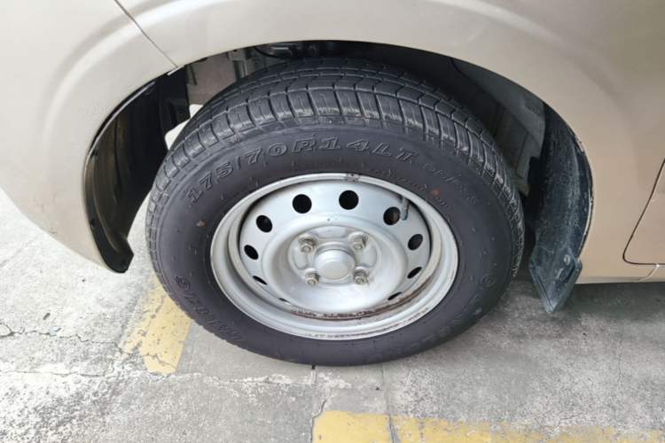 Used Wuling Hongguang V 2022 1.5L Jingqu Version Hydraulic Power Steering LAR Left Front Wheel Hub