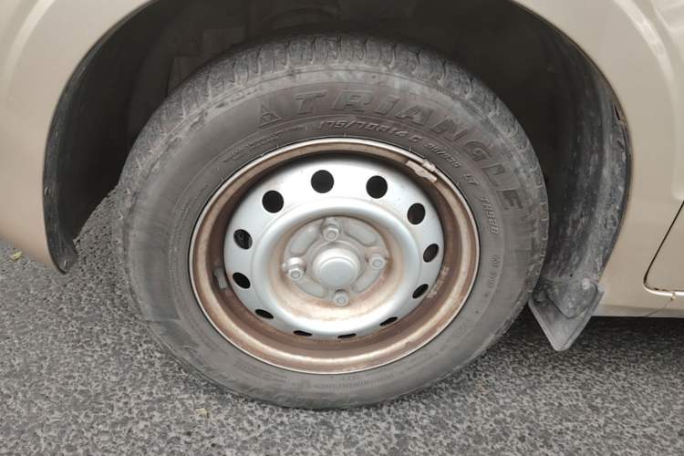 Used Wuling Hongguang V 2022 1.5L Jingqu Edition Electric-Assist LAR Left Front Wheel Hub