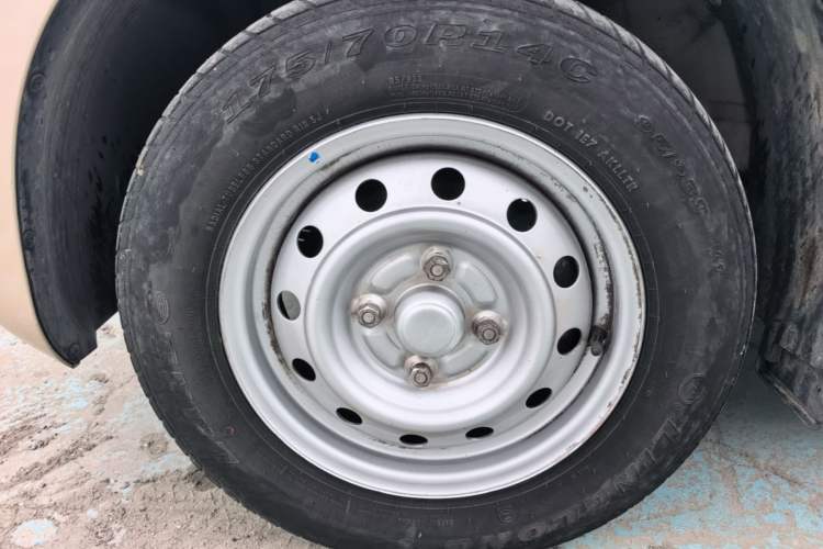Used Wuling Hongguang V 2022 1.5L Jingqu Edition Electric-Assist LAR Left Front Wheel Hub