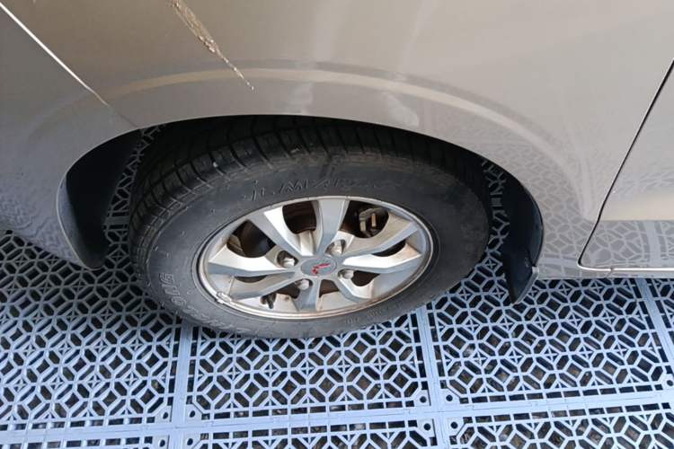 Used Wuling Hongguang V 2022 1.5L Enjoy Edition Hydraulic Power Steering LAR Left Front Wheel Hub