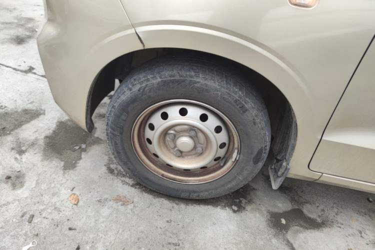 Used Wuling Hongguang V 2022 1.5L Jingqu Version Hydraulic Power Steering LAR Left Front Wheel Hub