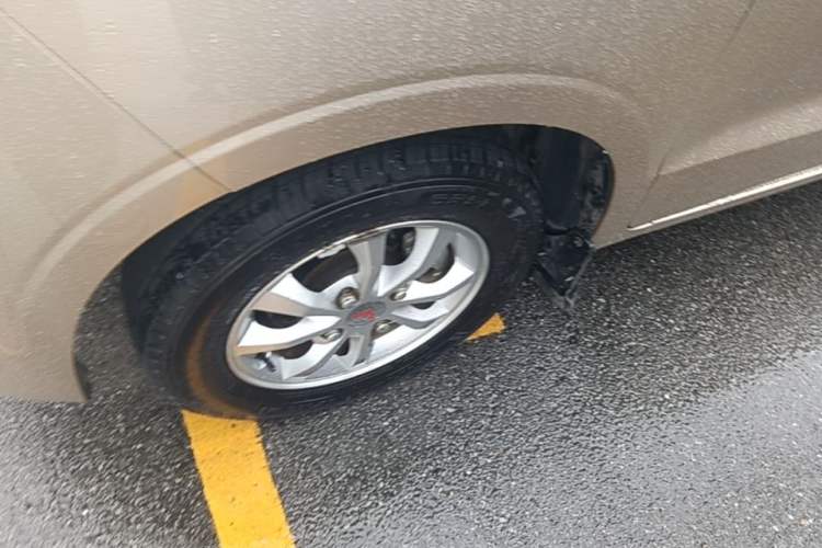 Used Wuling Hongguang V 2022 1.5L Enjoy Edition Hydraulic Power Steering LAR Left Front Wheel Hub