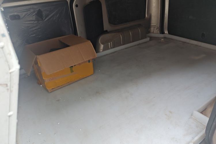 Used Wuling Hongguang V 2022 1.5L Jingqu Edition Enclosed-Window Vehicle with Hydraulic Power Steering LAR Left Rear Seat