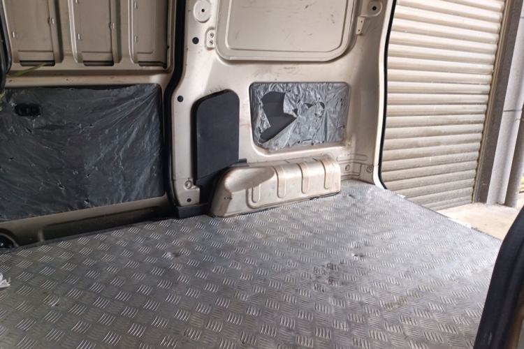 Used Wuling Hongguang V 2022 1.5L Jingqu Edition Enclosed-Window Vehicle with Hydraulic Power Steering LAR Left Rear Seat