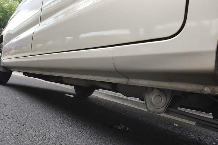Used Wuling Hongguang V 2022 1.5L Jingqu Edition Electric-Assist LAR Left Side Sill