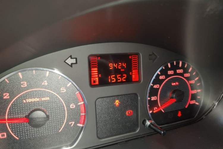Used Wuling Hongguang V 2022 1.5L Jingqu Edition Electric-Assist LAR Odometer Close Up