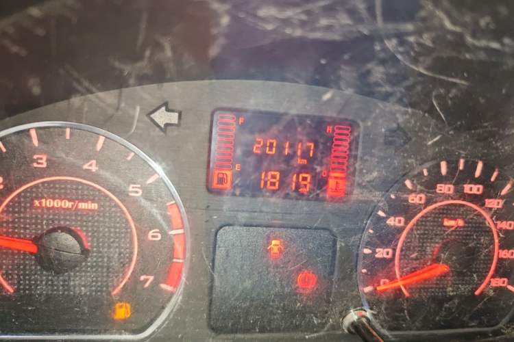Used Wuling Hongguang V 2022 1.5L Jingqu Edition Electric-Assist LAR Odometer Close Up