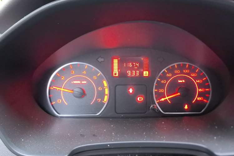 Used Wuling Hongguang V 2022 1.5L Jingqu Version Hydraulic Power Steering LAR Odometer Close Up