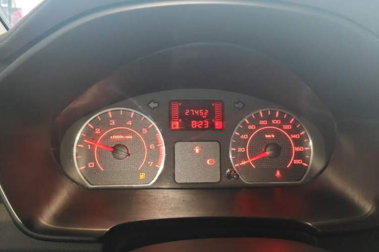 Used Wuling Hongguang V 2022 1.5L Jingqu Edition Enclosed-Window Vehicle with Electric Power Steering LAR Odometer Close Up