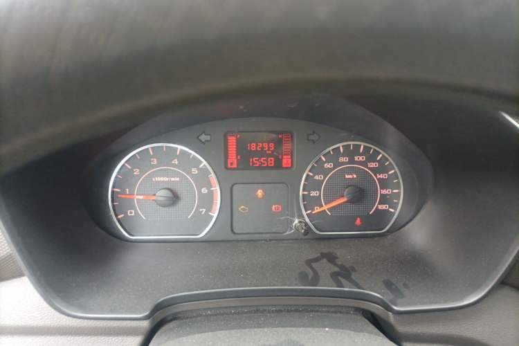 Used Wuling Hongguang V 2022 1.5L Jingqu Edition Electric-Assist LAR Odometer Close Up