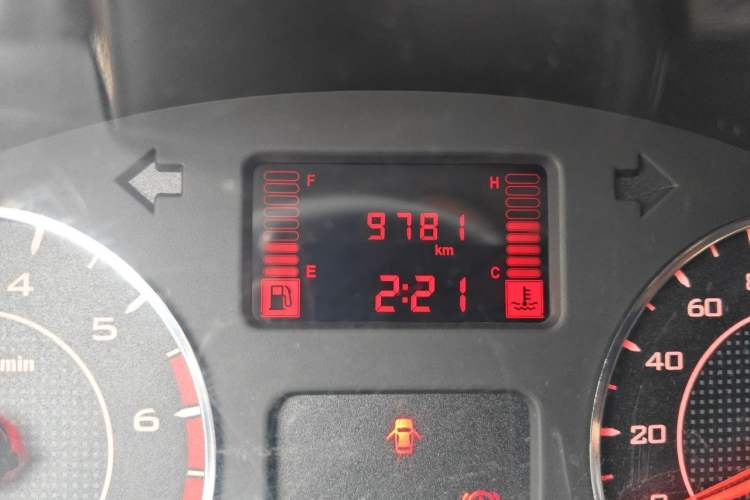 Used Wuling Hongguang V 2022 1.5L Jingqu Edition Electric-Assist LAR Odometer Close Up
