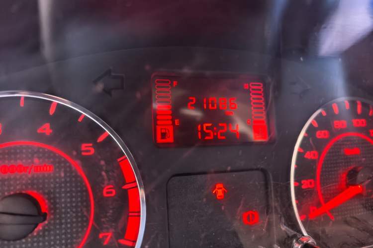 Used Wuling Hongguang V 2022 1.5L Jingqu Edition Electric-Assist LAR Odometer Close Up
