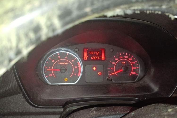 Used Wuling Hongguang V 2022 1.5L Jingqu Edition Electric-Assist LAR Odometer Close Up