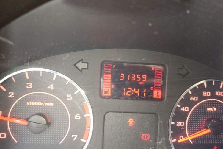Used Wuling Hongguang V 2022 1.5L Jingqu Version Hydraulic Power Steering LAR Odometer Close Up