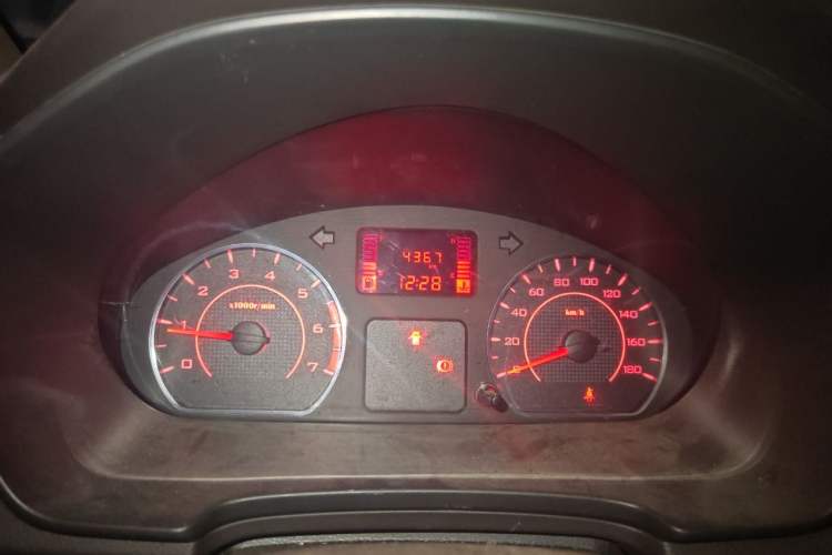 Used Wuling Hongguang V 2022 1.5L Jingqu Edition Electric-Assist LAR Odometer Close Up