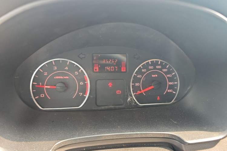Used Wuling Hongguang V 2022 1.5L Jingqu Version Hydraulic Power Steering LAR Odometer Close Up
