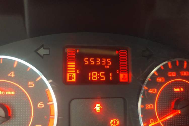 Used Wuling Hongguang V 2022 1.5L Jingqu Edition Electric-Assist LAR Odometer Close Up