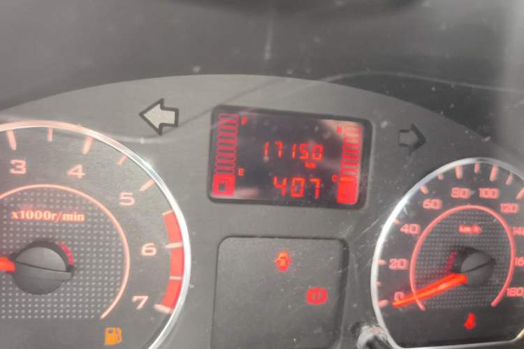 Used Wuling Hongguang V 2022 1.5L Jingqu Edition Electric-Assist LAR Odometer Close Up
