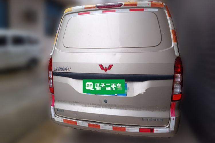 Used Wuling Hongguang V 2022 1.5L Jingqu Edition Enclosed-Window Vehicle with Hydraulic Power Steering LAR Rear