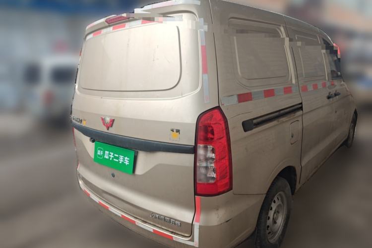 Used Wuling Hongguang V 2022 1.5L Jingqu Edition Enclosed-Window Vehicle with Hydraulic Power Steering LAR Rear Right 45 Deg