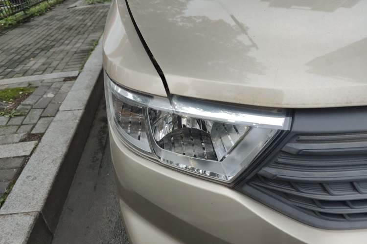 Used Wuling Hongguang V 2022 1.5L Jingqu Edition Electric-Assist LAR Right Front Headlight