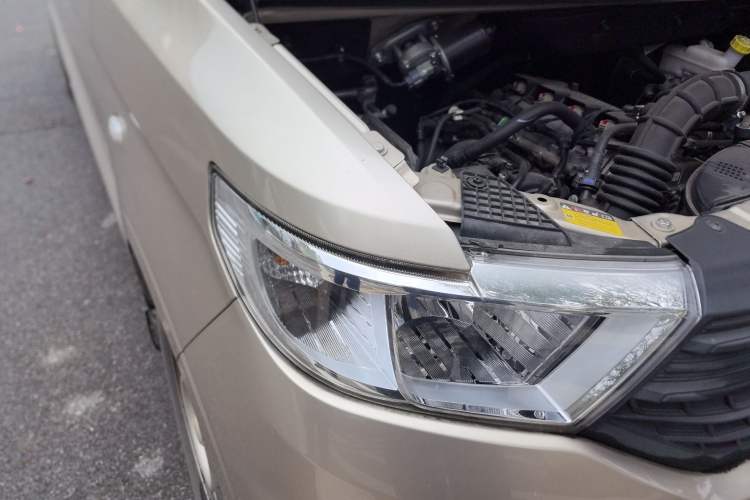 Used Wuling Hongguang V 2022 1.5L Jingqu Version Hydraulic Power Steering LAR Right Front Headlight